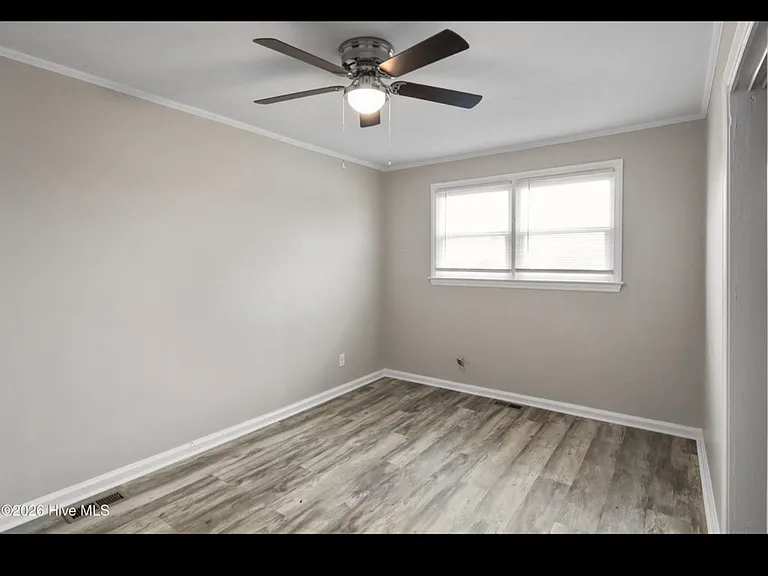 300 Starling St — Photo 8