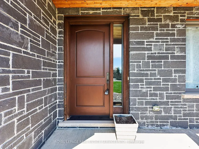 18 Walnut Dr — Photo 2