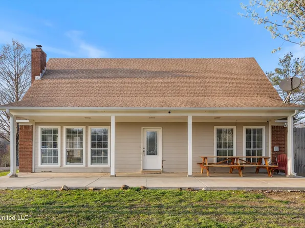 1610 Aiken Rd, Senatobia, MS 38668