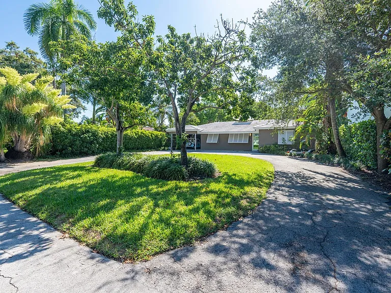 224 N Gordon Rd — Photo 4