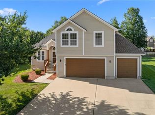 804 SW 34th Ter, Lees Summit, MO 64082