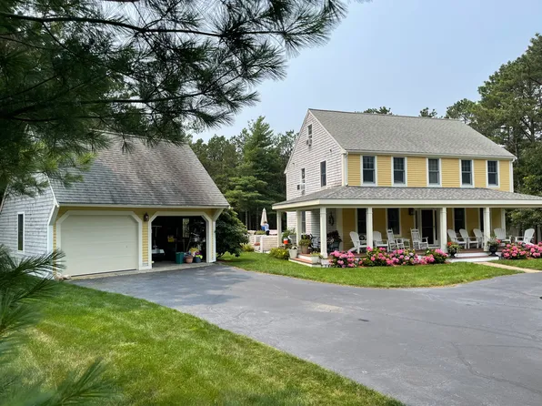 21 Amanda Ct, Cotuit, MA 02635