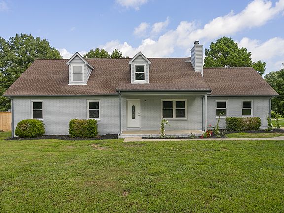 4th image of 101 Dover Ct