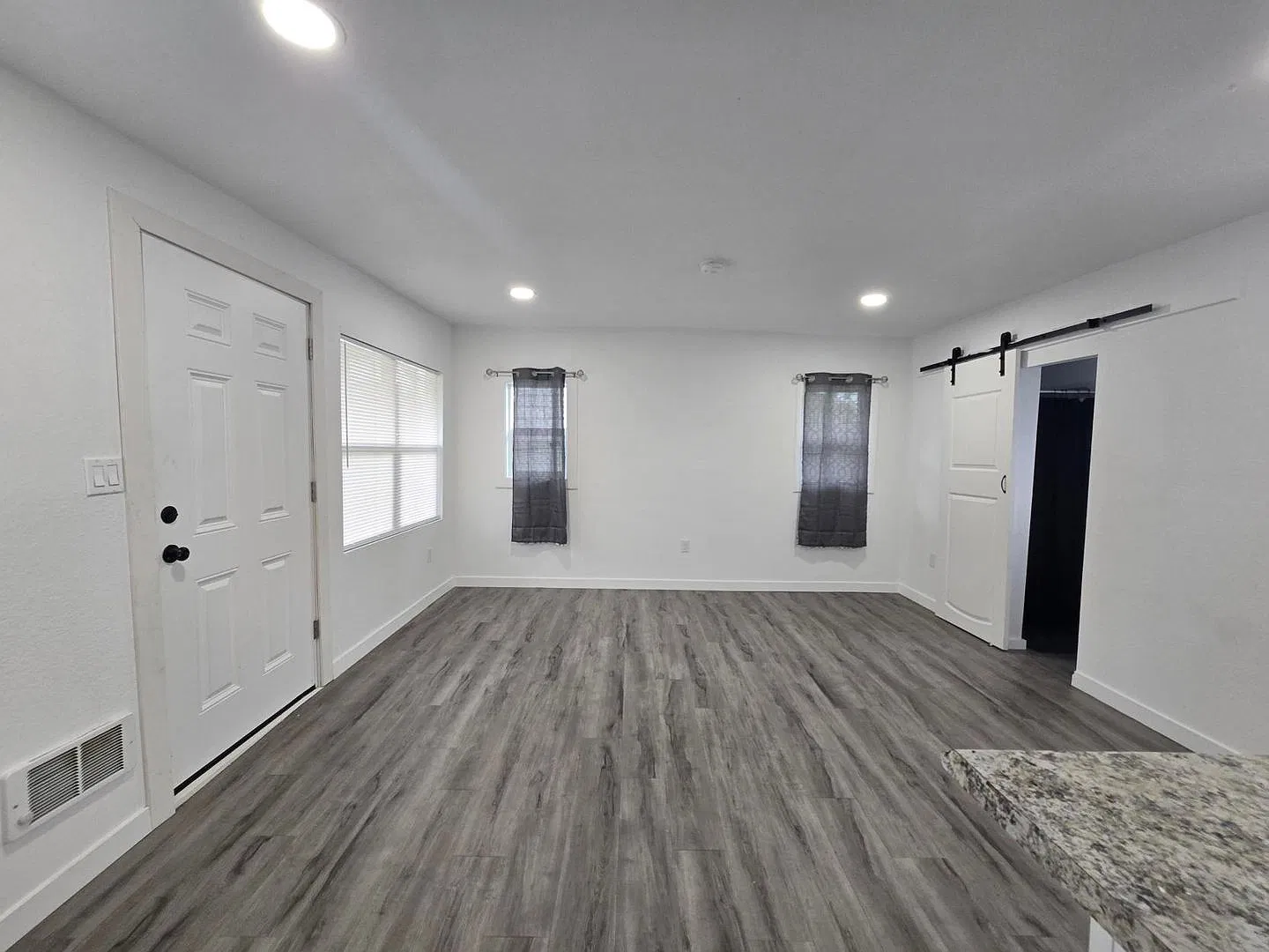 1 Bedroom, 1 bathroom House — Photo 4
