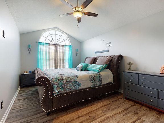 4th image of 185 Savannah Dawn Ct
