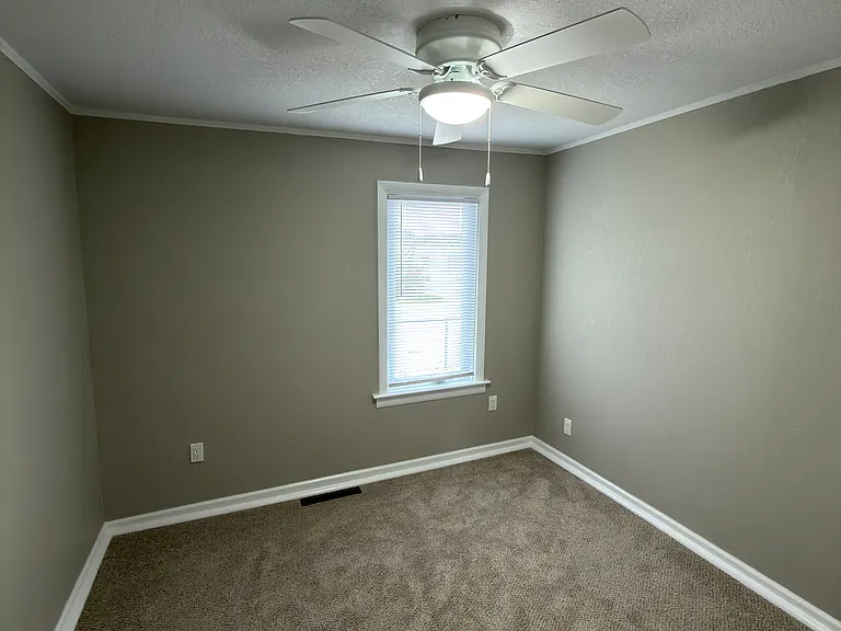 1412 N Harris Ave — Photo 7