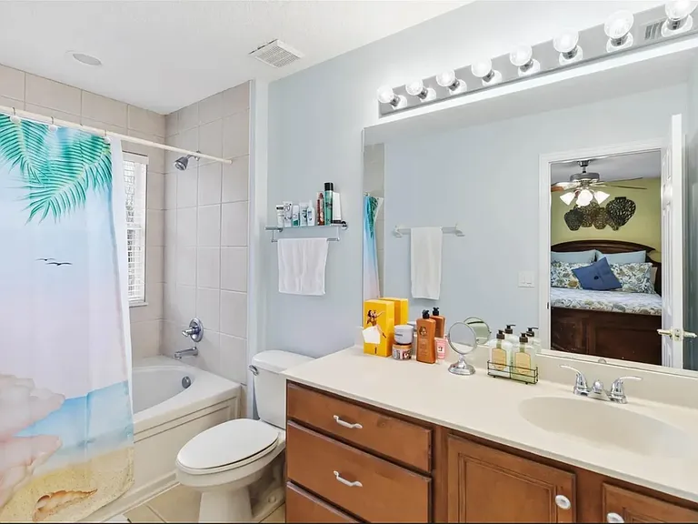1240 Retreat View Cir — Photo 20