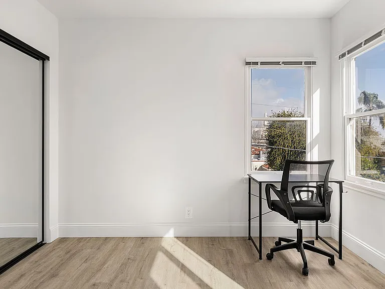 1740 Kelton Ave — Photo 29