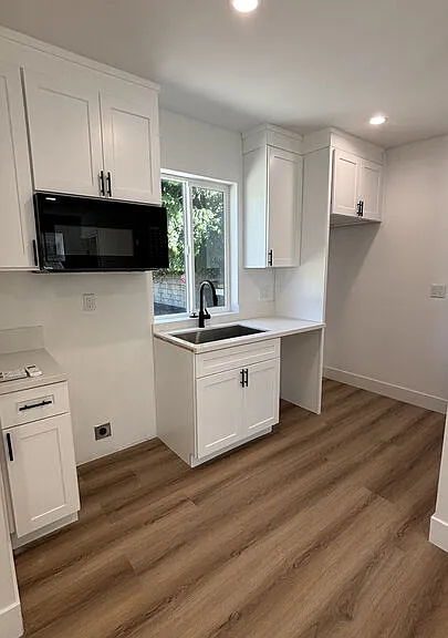 2437 Centinela Ave #11 — Photo 1