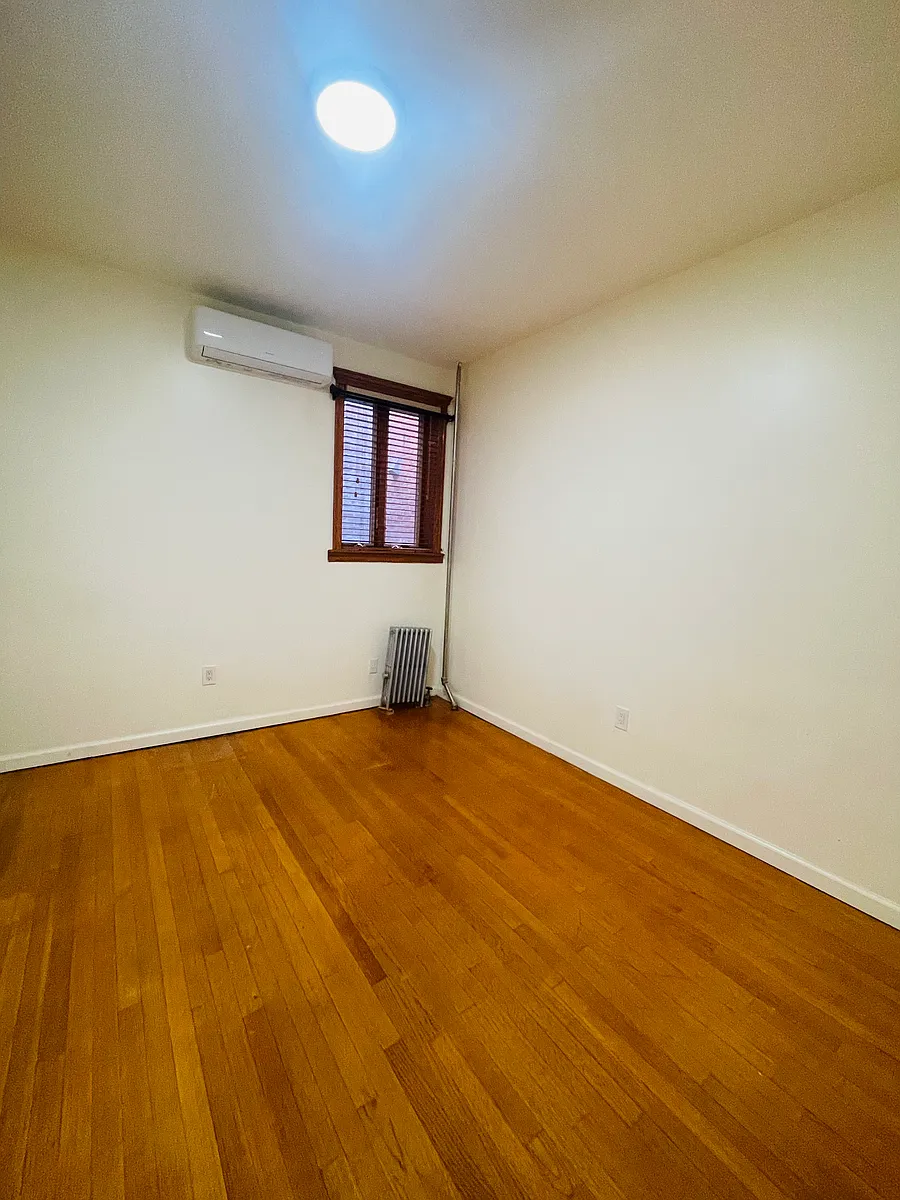 Building Photo - 2021 W 13th St #1F
