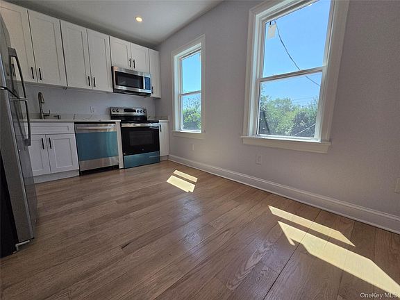3rd image of 965 Main St Floor 2