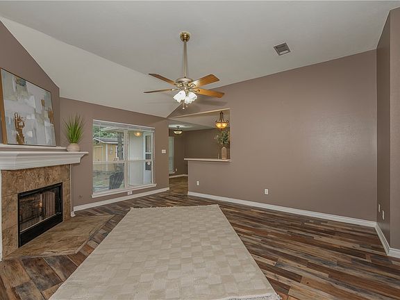2nd image of 304 Copper Falls Dr