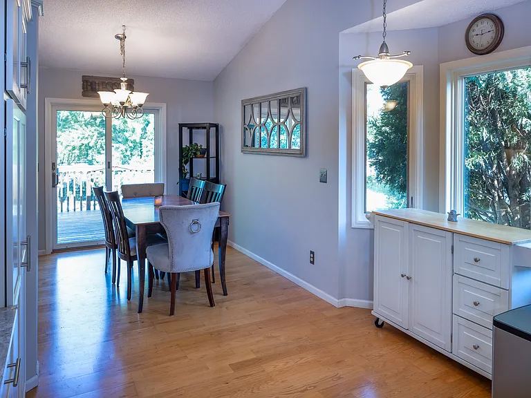 2388 Windsor Ln — Photo 4