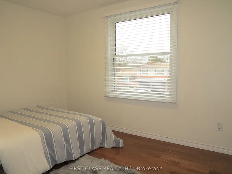 4 Meridene Cres E — Photo 30