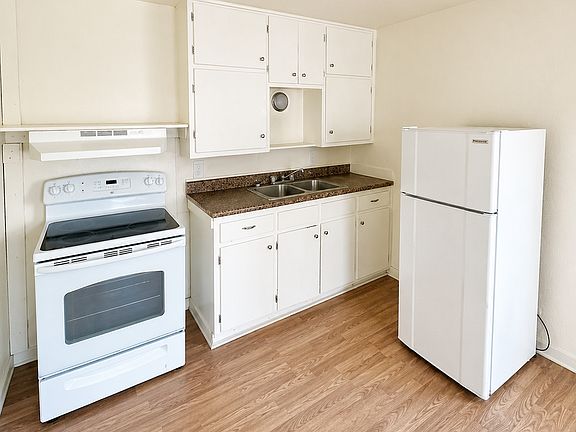 5th image of 424 W Green Ave