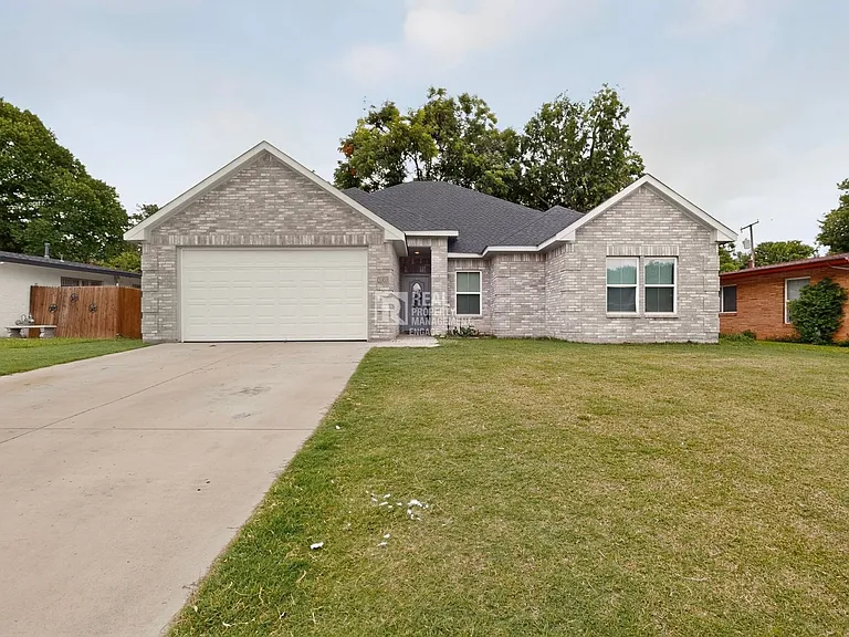 2000 Skylark Dr — Photo 4