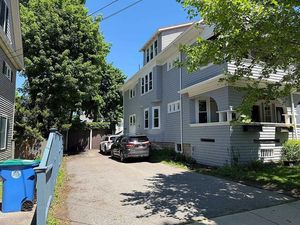 4 bed, 2.0 bath, 1697 sqft, $4,500 — Photo 2