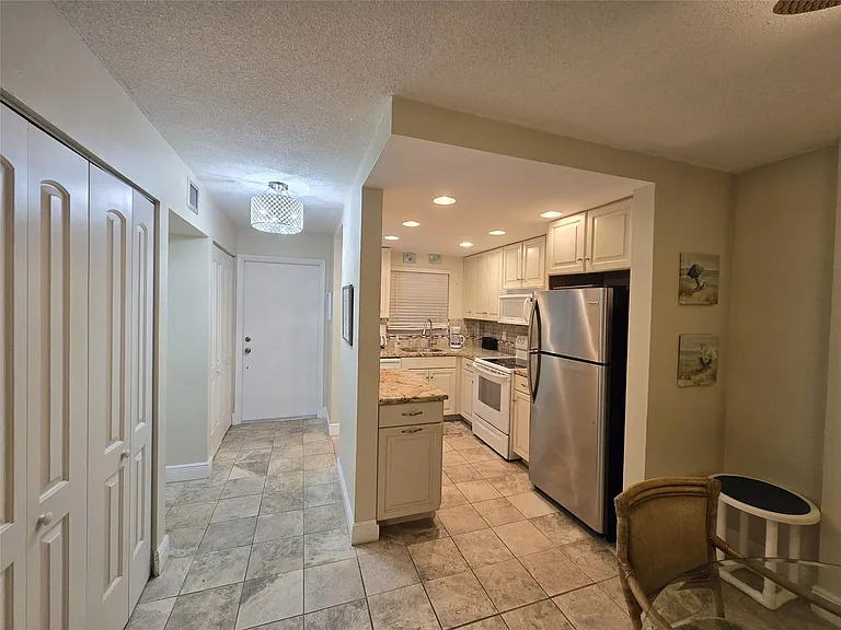 1161 Hillsboro Mile #506 — Photo 39