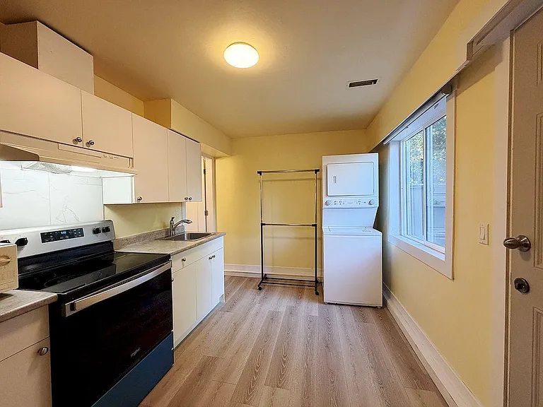 11 Schooner Ct — Photo 4