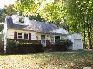 2 Lowell Ave, Greenlawn, NY 11740