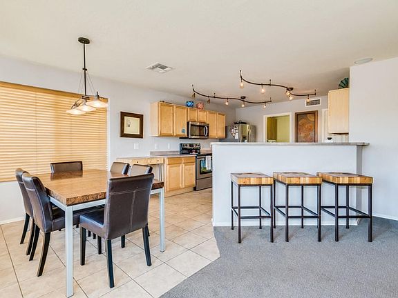 Eat in Kitchen & Breakfast Bar