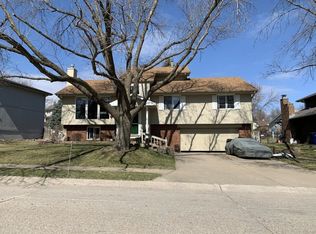 908 Devon Dr, Papillion, NE 68046