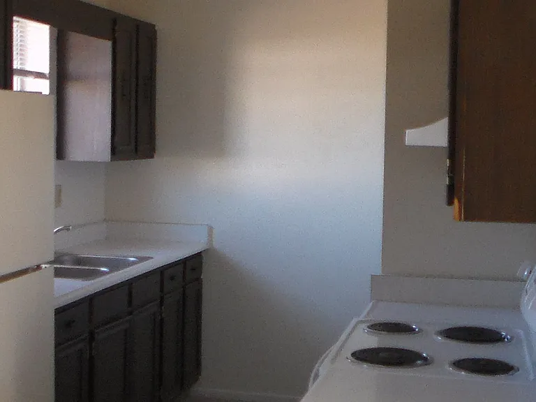 Large 2 Bedroom Rental — Photo 4