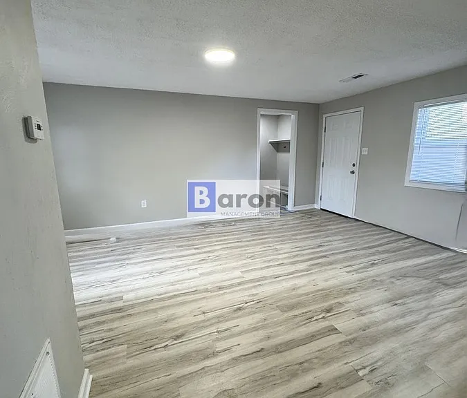 2923 Smalley Ave — Photo 11