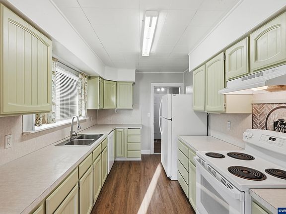 5th image of 5024 SE Jetty Ave