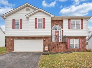 1748 Meadows Rd, Vinton, VA 24179