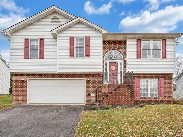 1748 Meadows Rd, Vinton, VA 24179