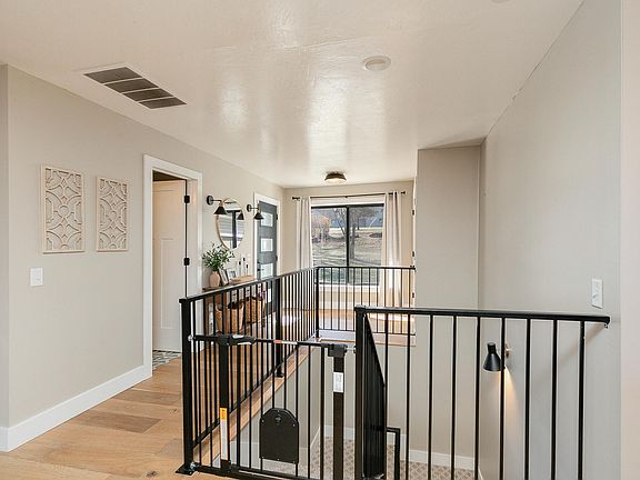 5th image of 923 E 430th Road