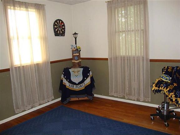 4th image of 31 Oakwood Ave