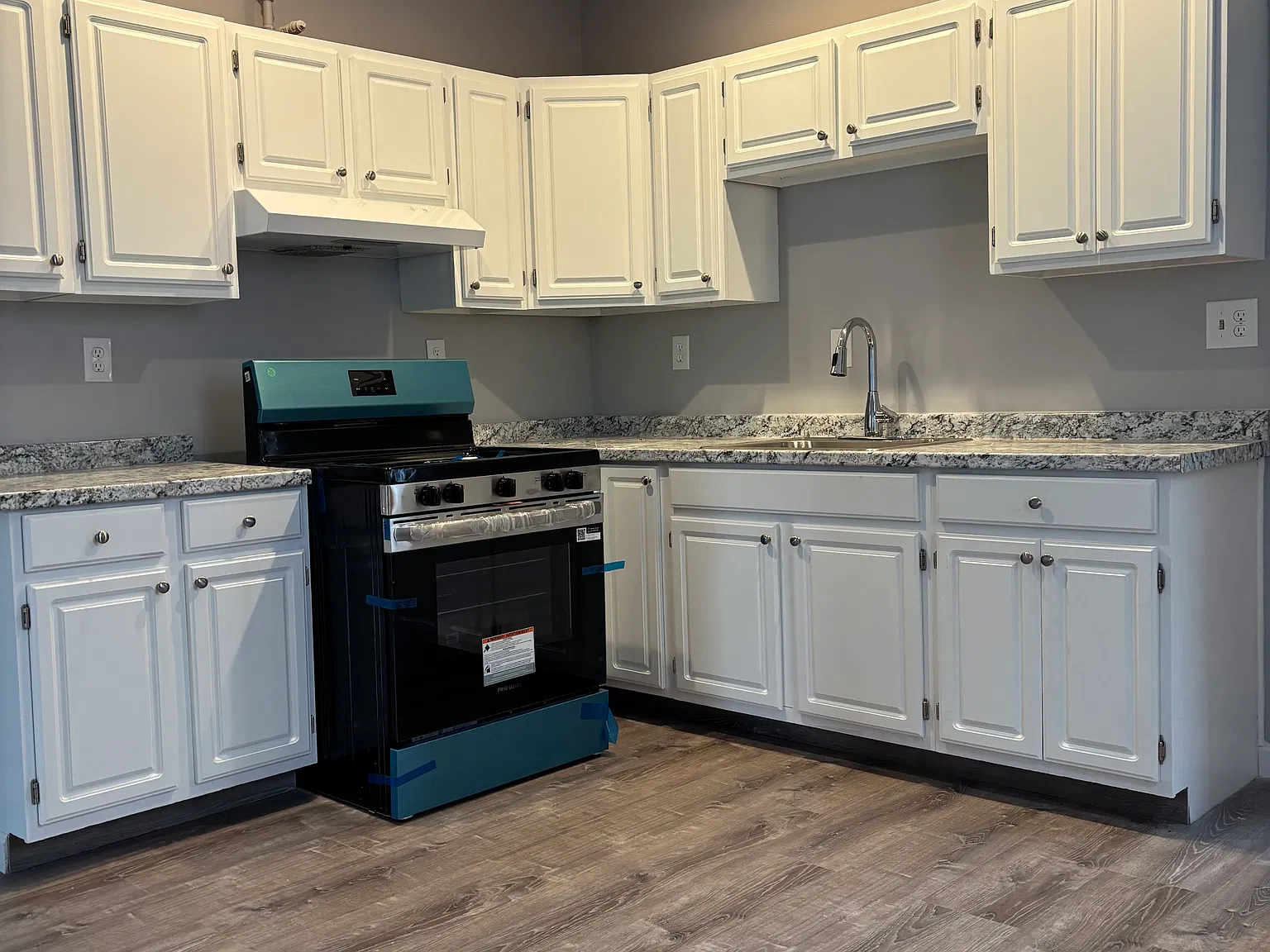 2 bed, 694 sqft, $2,200 — Photo 2