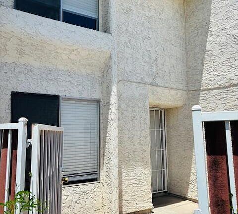 2nd image of 1632 S River Dr