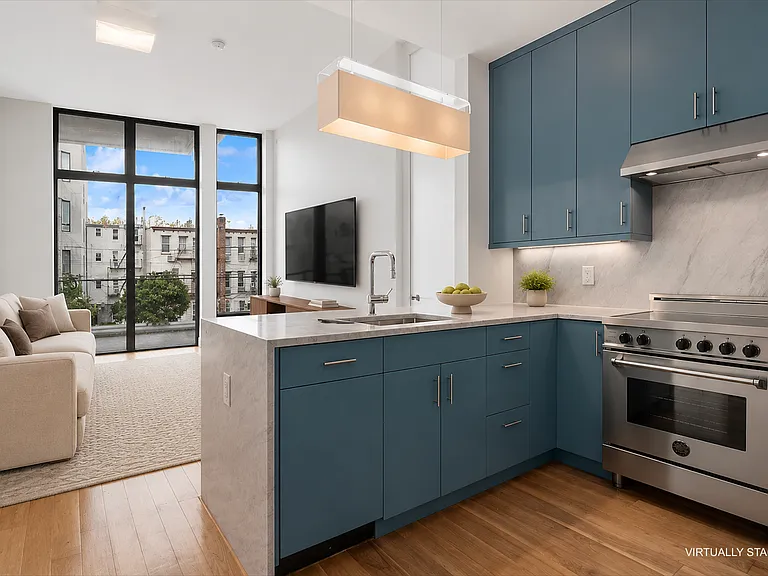 237 Devoe St #2R — Photo 3