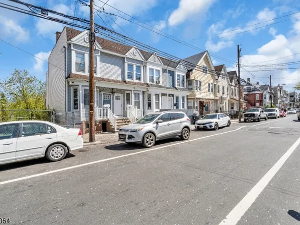 235 1/2 Garside St, Newark City, NJ 07104