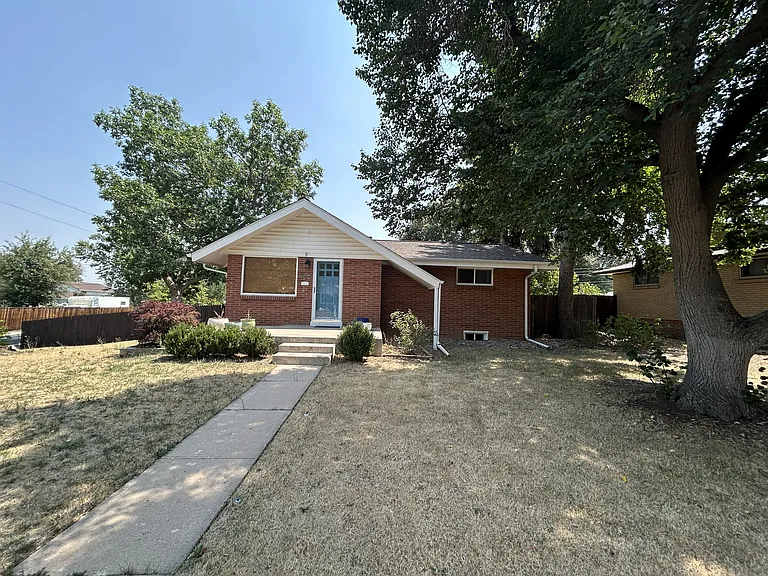 400 S Quail St — Photo 1