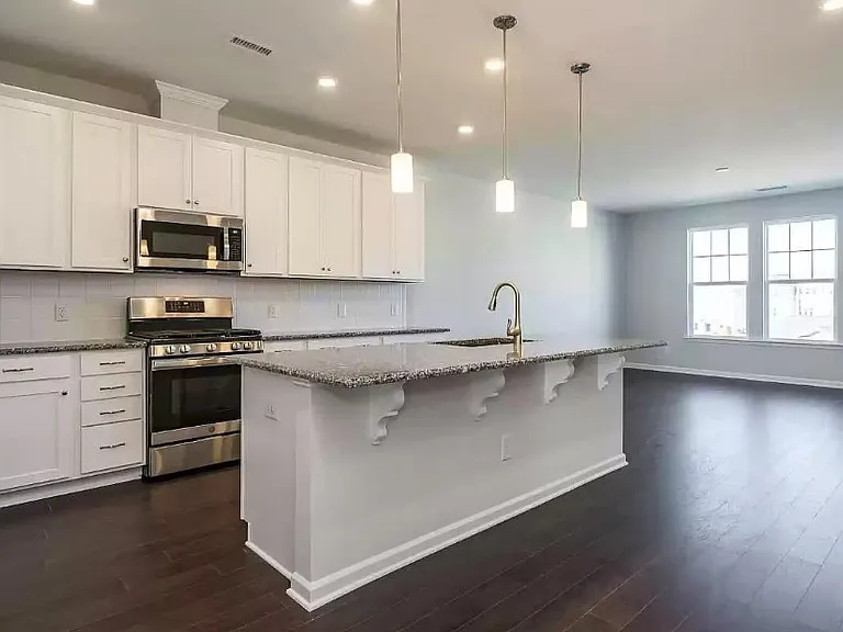 1009 Commack Dr — Photo 5