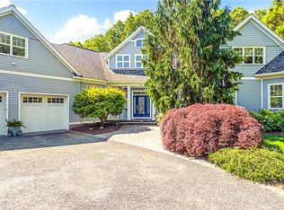 70 Lands End Dr, North Kingstown, RI 02852