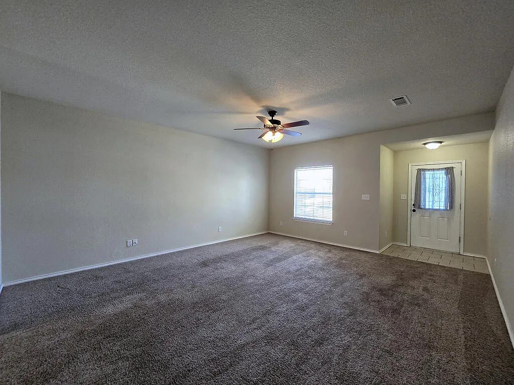 3 bed, 2.0 bath, 1758 sqft, $2,500 — Photo 2