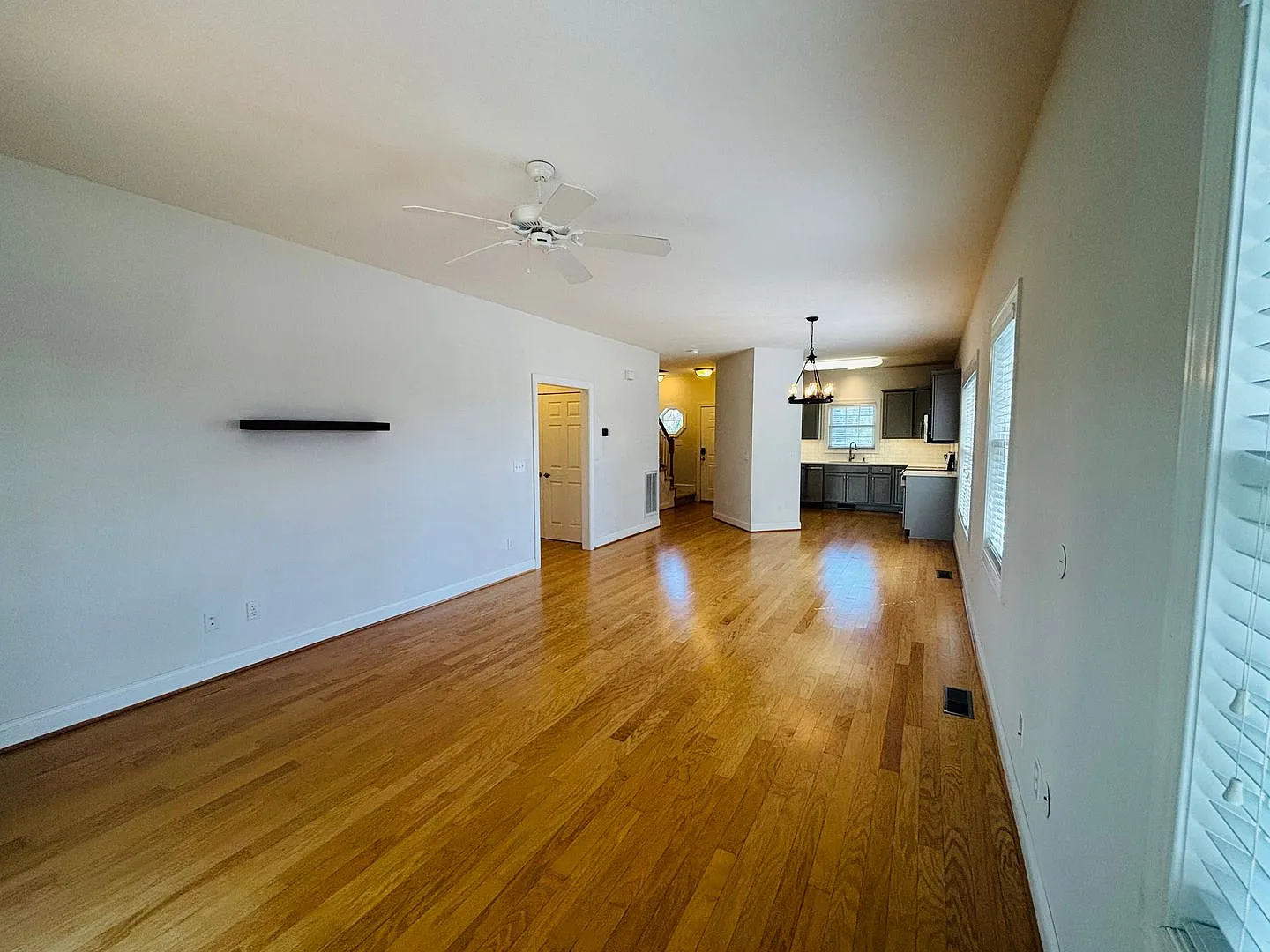 Quartz Counters! 3 Bedroom, 2.5 Bath House — Photo 4