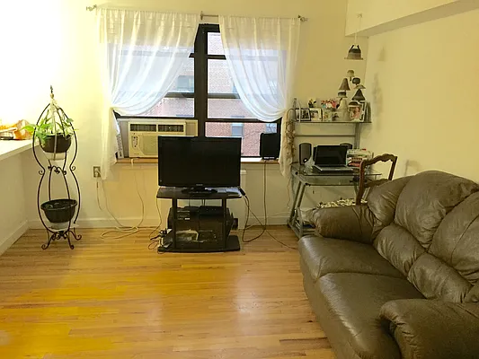 Sold by RE MAX Team | media 15