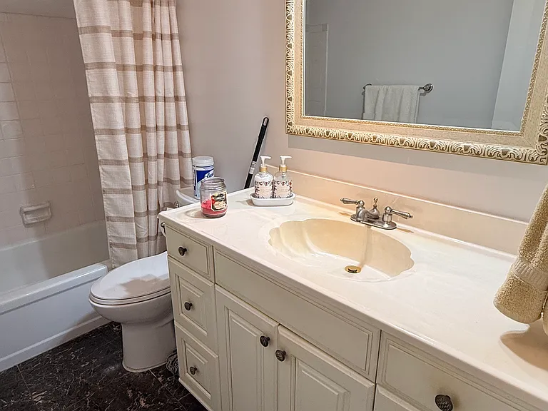 219 NE 14th Ave #207 — Photo 5