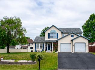 141 Pond View Dr, Hamburg, PA 19526