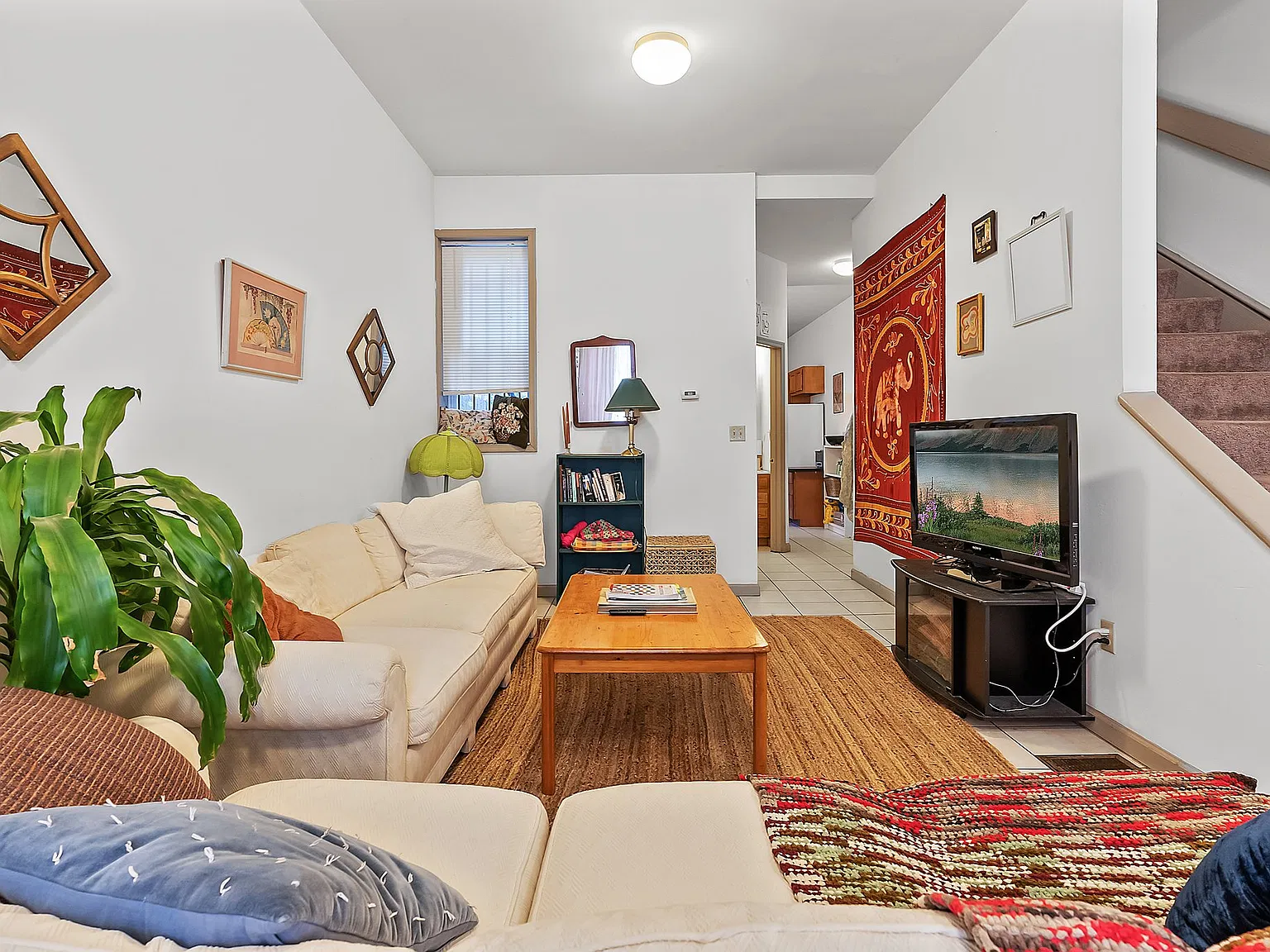 5 bed, 1845 sqft, $3,100 — Photo 2