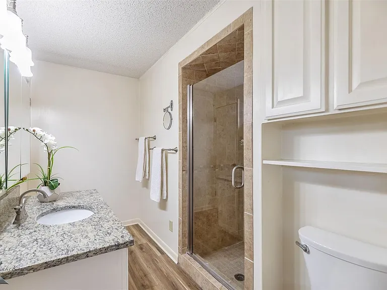 3317 Santa Monica Dr — Photo 25