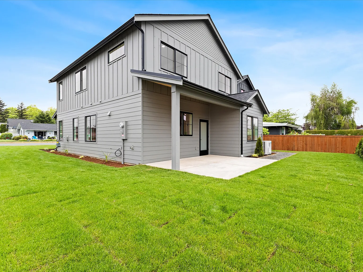 4 bed, 2.5 bath, 2438 sqft, $2,950 — Photo 3