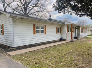 1004 E Fairview Ave, Carthage, MO 64836