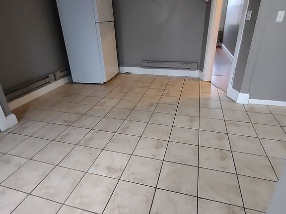 3rd image of 1014 N Adams St Unit 2